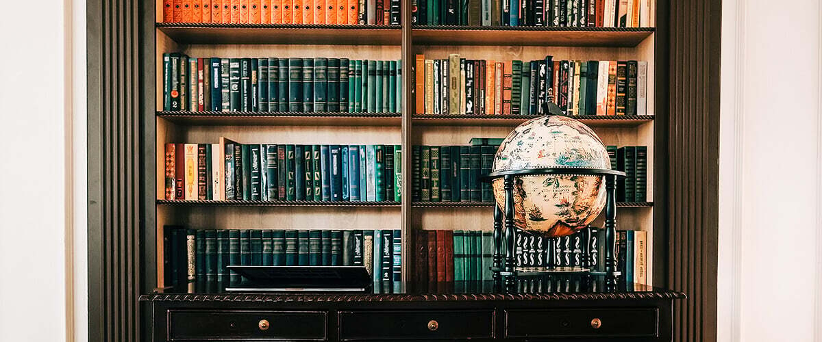 How do I pack books for moving: A guide banner image