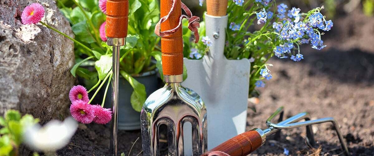How to pack garden tools for moving: Expert tips & techniques banner image